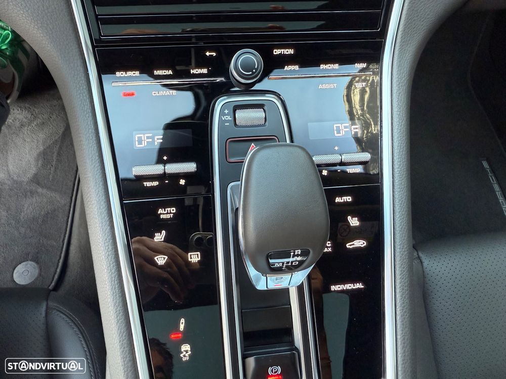 Porsche Panamera 4 E-Hybrid Executive - 28