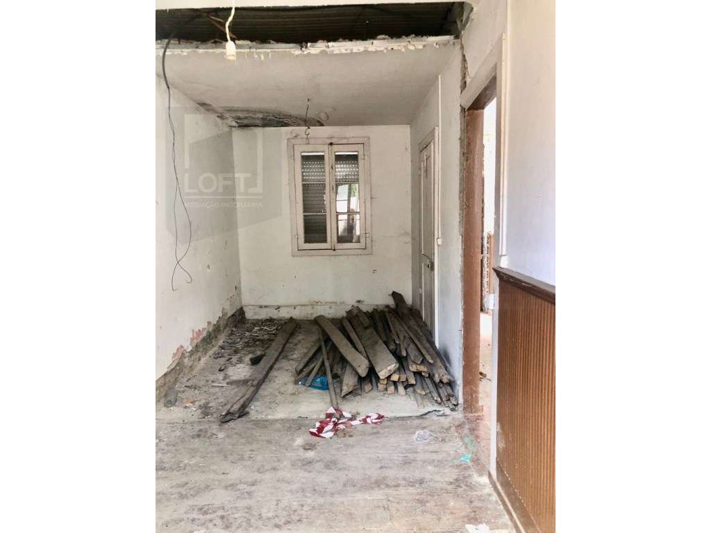 Moradia para recuperar no centro de Guimarães - Grande imagem: 5/8