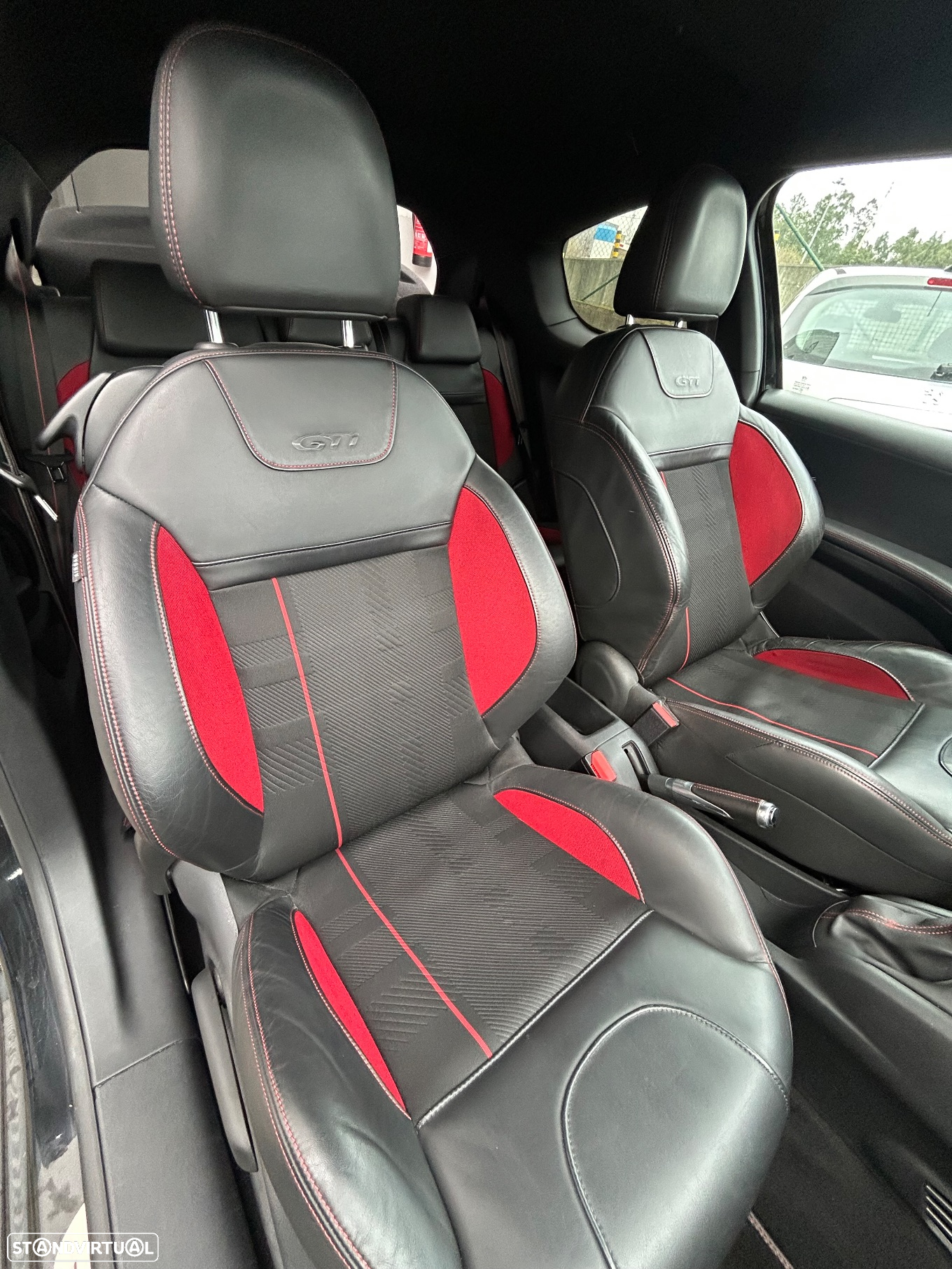 Peugeot 208 1.6 e-THP GTi - 11