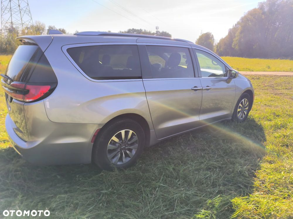 Chrysler Pacifica - 17