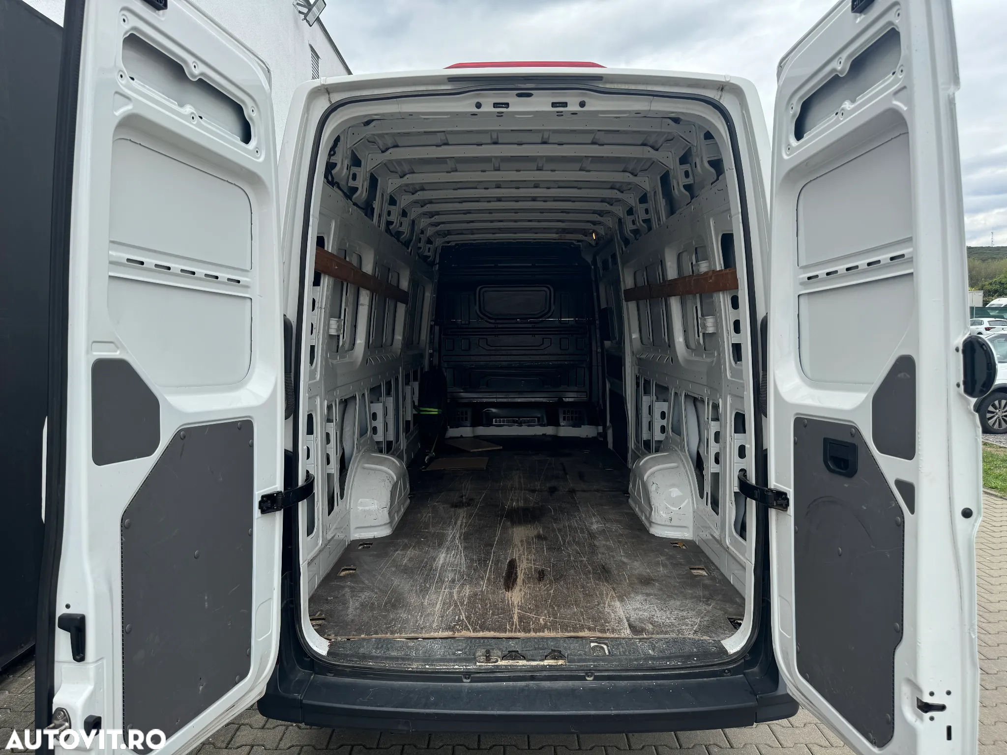 Volkswagen Crafter - 9