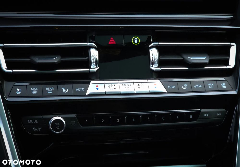 BMW Seria 8 840i - 17