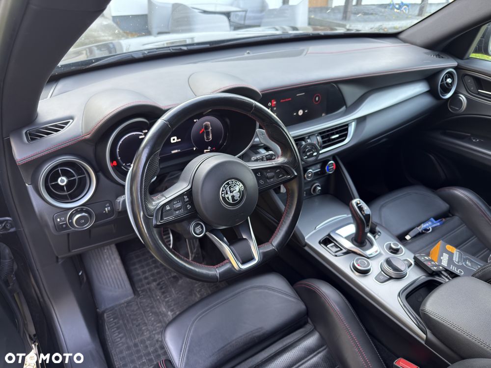 Alfa Romeo Stelvio - 10
