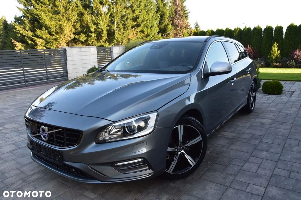 Volvo V60 D3 AWD Geartronic R-Design - 1
