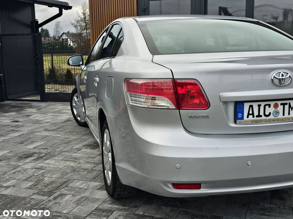 Toyota Avensis 1.8 Comfort - 27