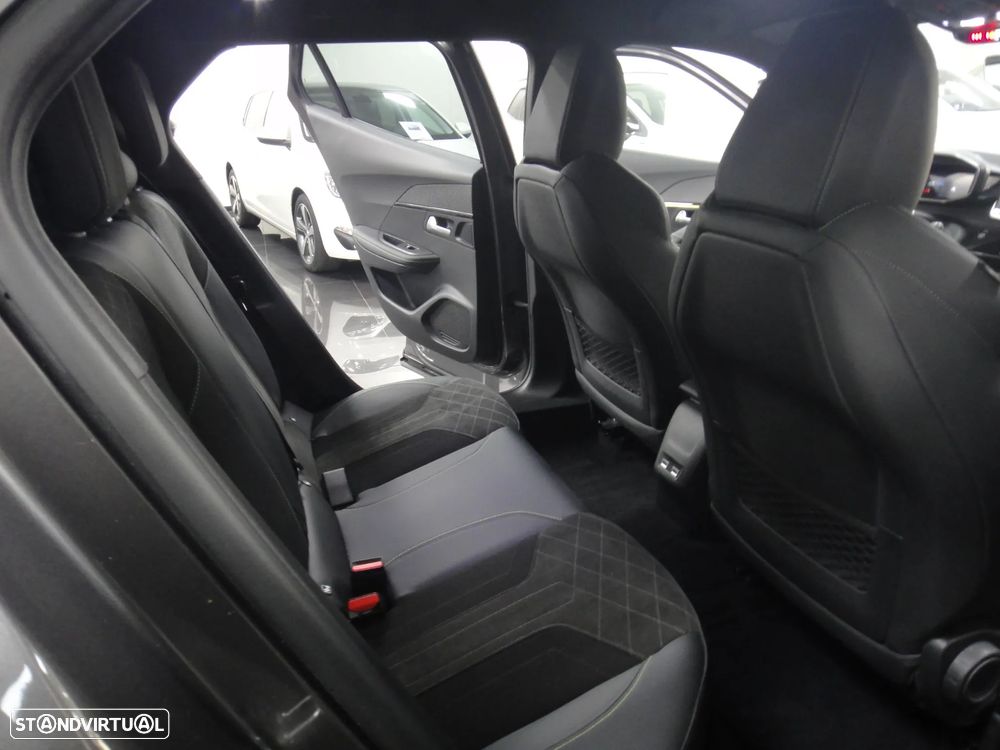 Peugeot 2008 1.2 PureTech GT EAT8 - 17