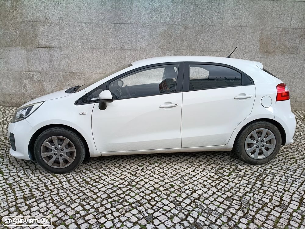 Kia Rio 1.1 CRDi LX ISG - 11