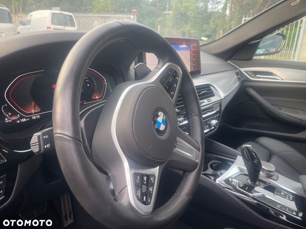 BMW Seria 5 530d xDrive Touring M Sport Edition - 8