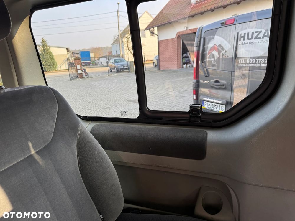 Renault Trafic Grand Passenger Black Edition - 11