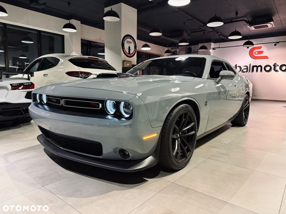 Dodge Challenger - 1