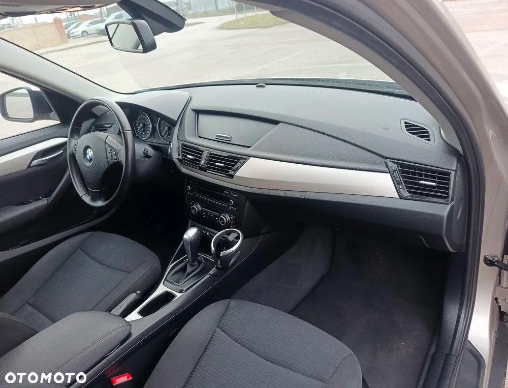 BMW X1 sDrive18i Sport Line - 24