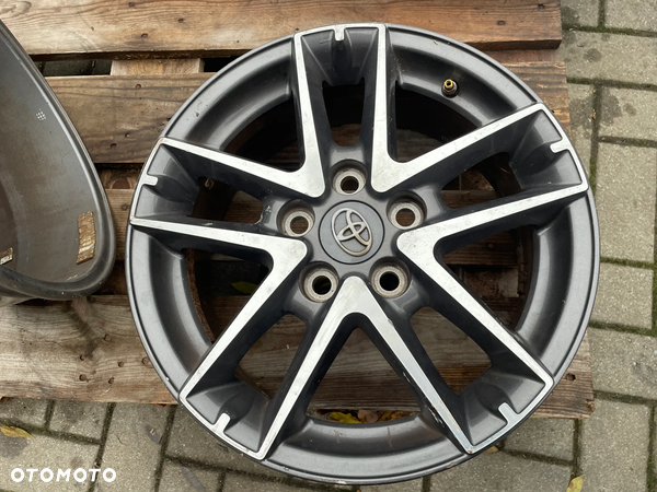 Felga aluminiowa TOYOTA AURIS II 42611-YY500 3647 S17 E6.5Jx16H2 ET45