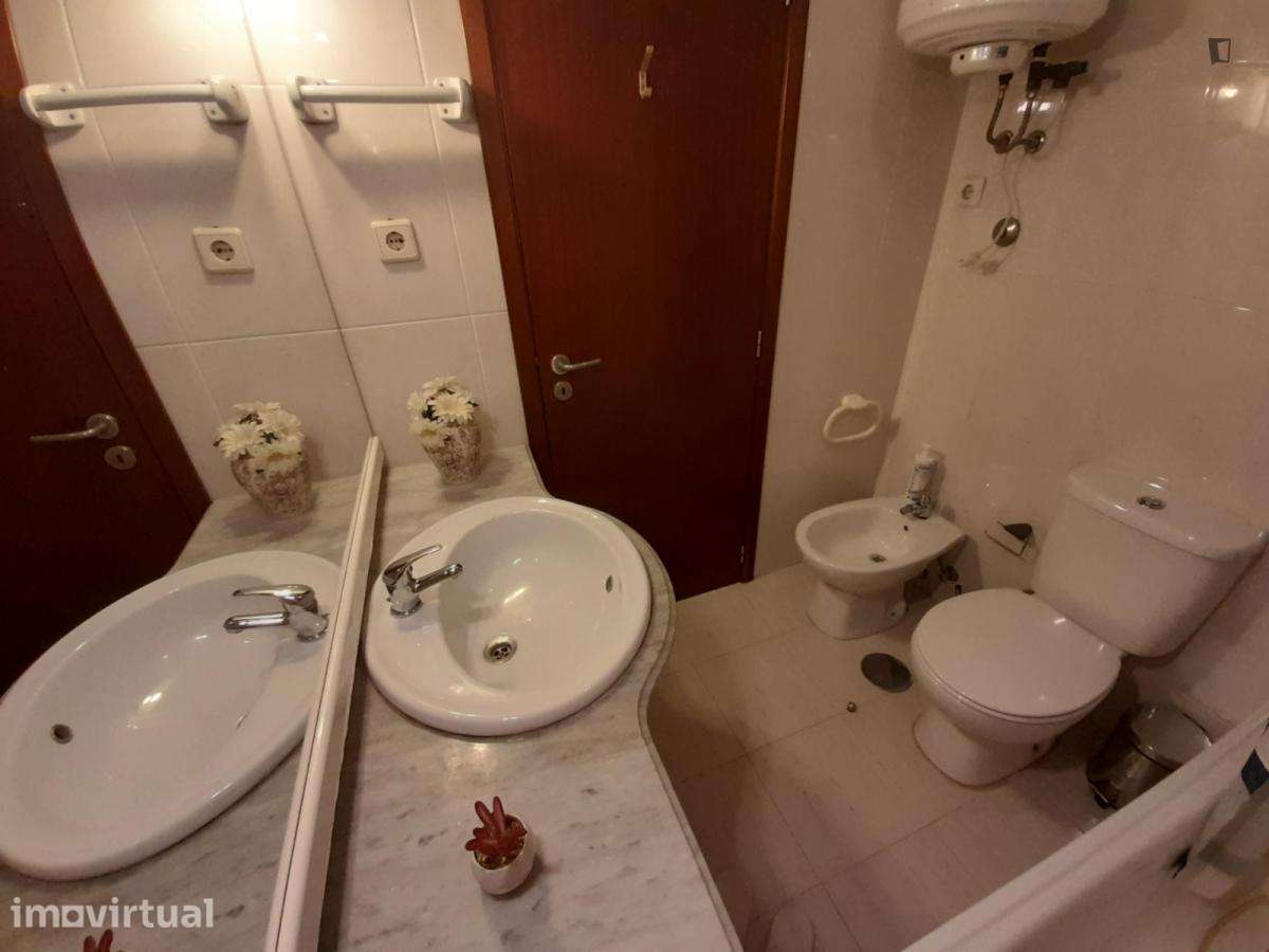 Quarto - localizado em Campanhã Porto - Grande imagem: 5/9