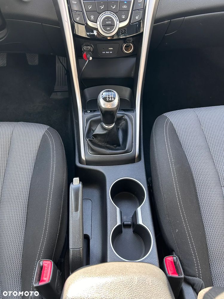 Hyundai i30 blue 1.6 CRDi Premium - 10