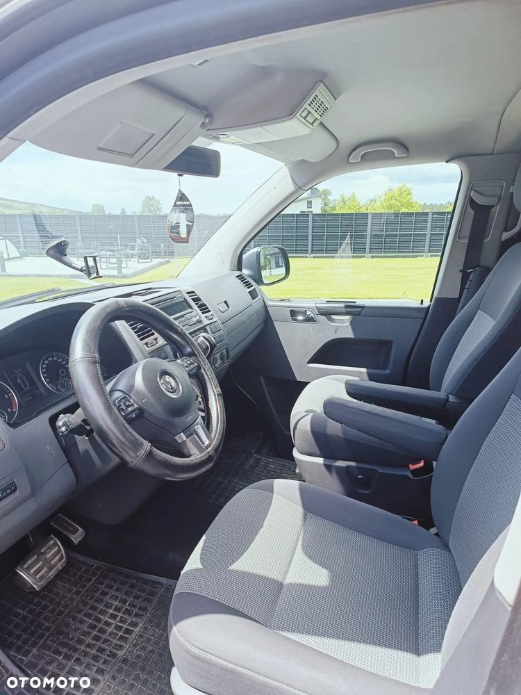 Volkswagen Caravelle - 10