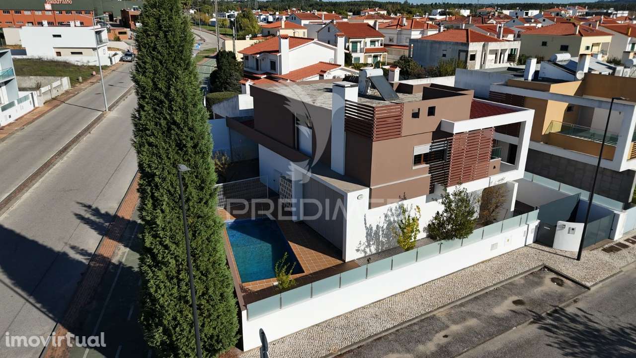 Moradia Isolada T4 como Nova - Grande imagem: 2/40