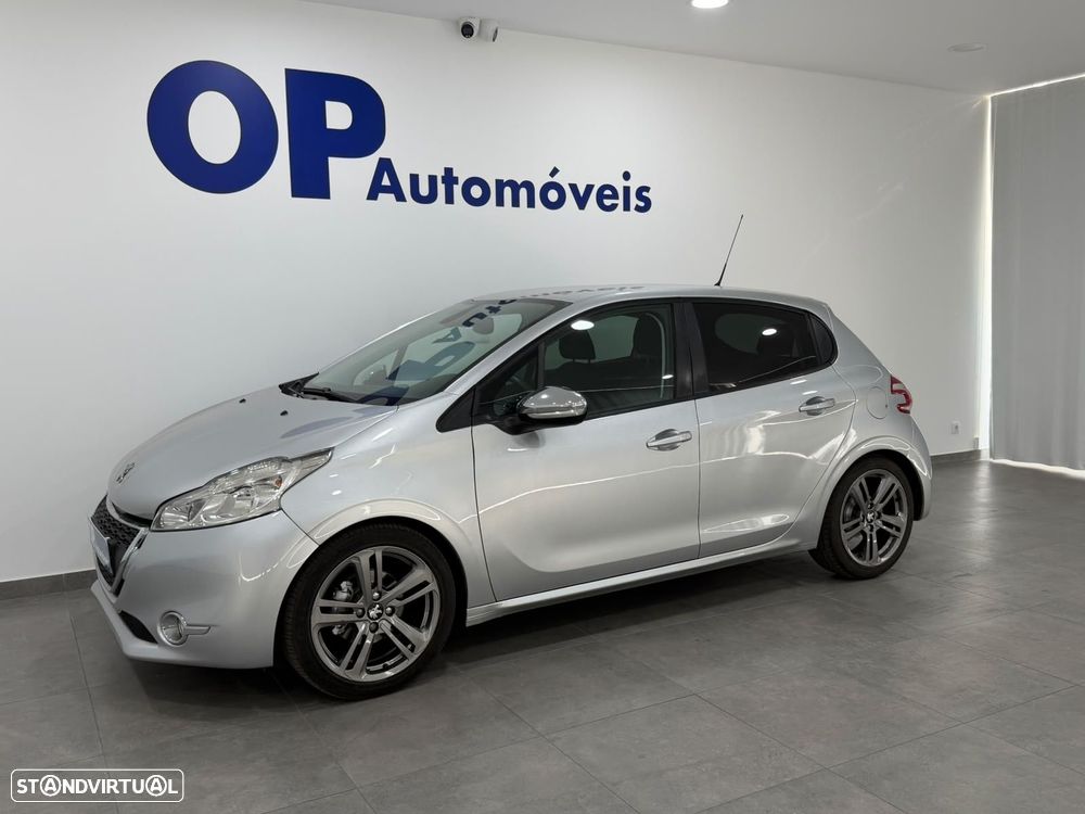 Peugeot 208 2014 photo 2