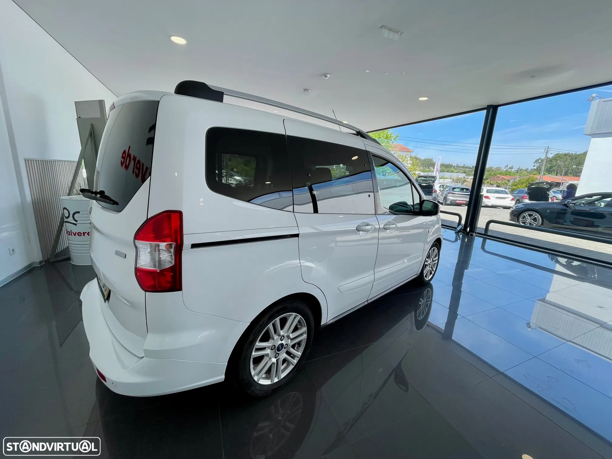 Ford Tourneo Courier 1.0 EcoBoost Titanium - 8
