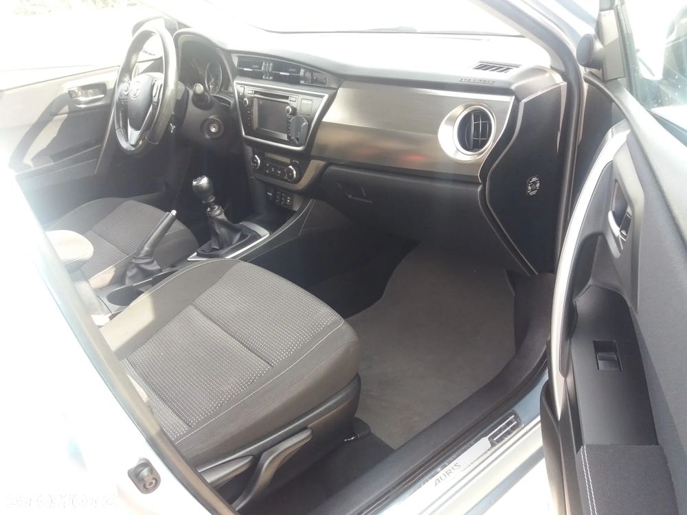 Toyota Auris 2.0 D-4D Dynamic - 11