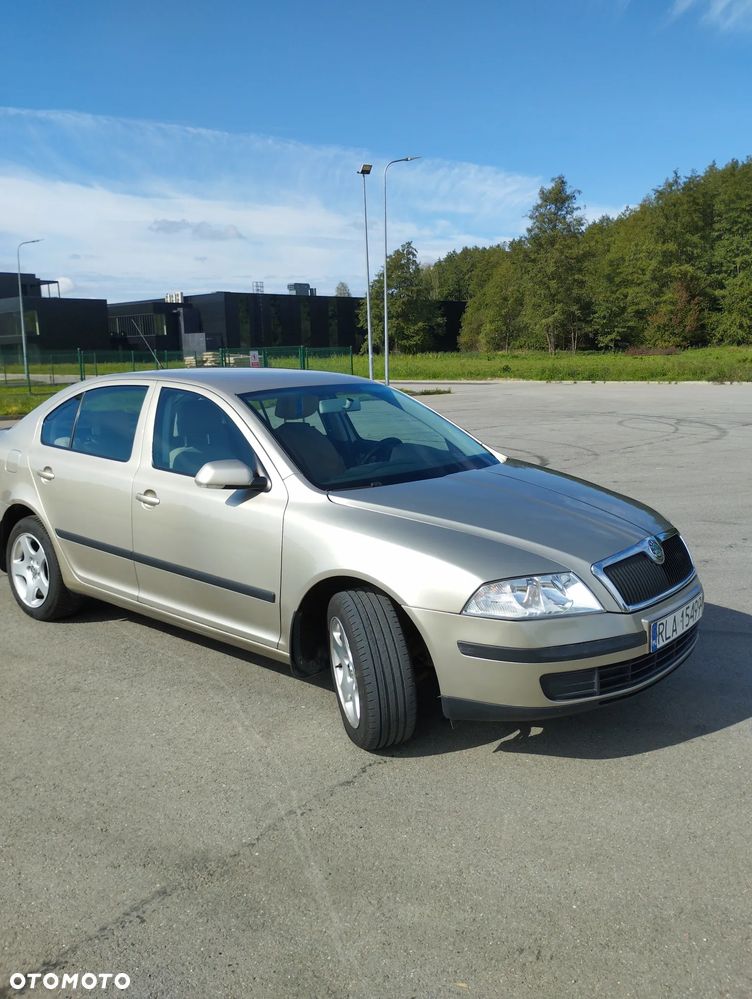 Skoda Octavia 1.6 Ambiente - 2