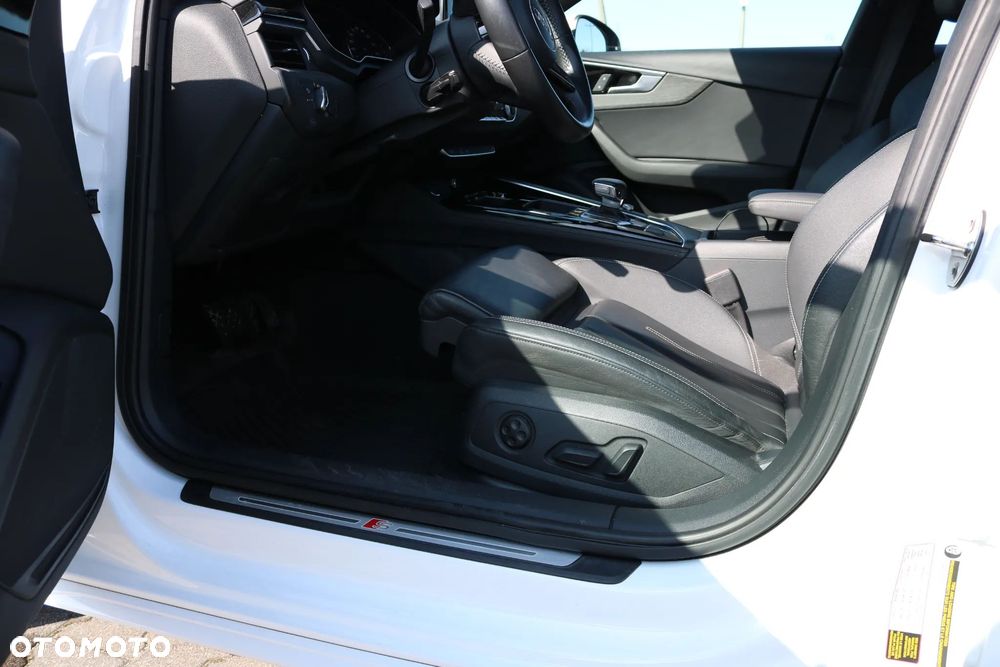 Audi A4 Limousine - 17