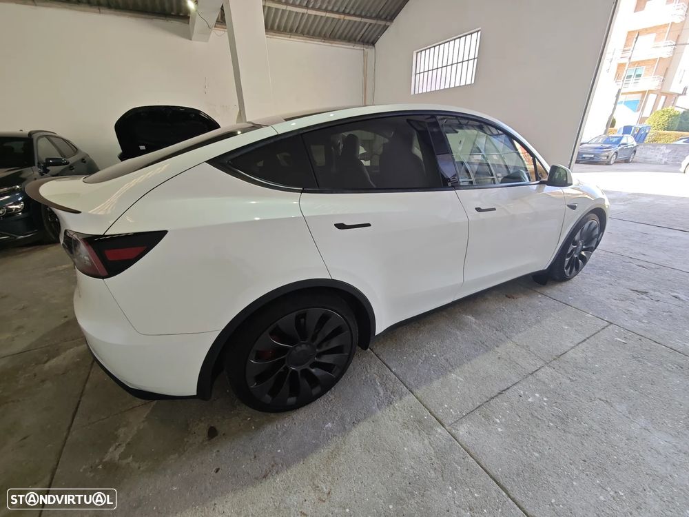 Tesla Model Y Performance Dual Motor AWD - 10