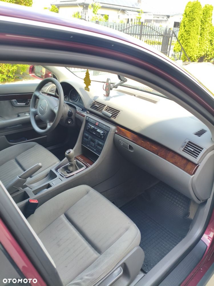 Audi A4 Limousine - 4