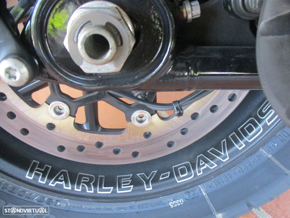 Harley-Davidson Softail 114 FAT BOB - 29