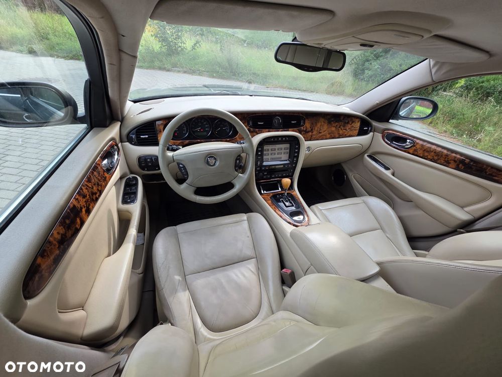 Jaguar XJ - 8