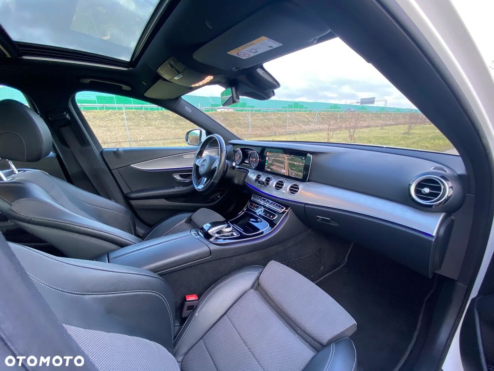 Mercedes-Benz Klasa E 220 d 4-Matic 9G-TRONIC - 11