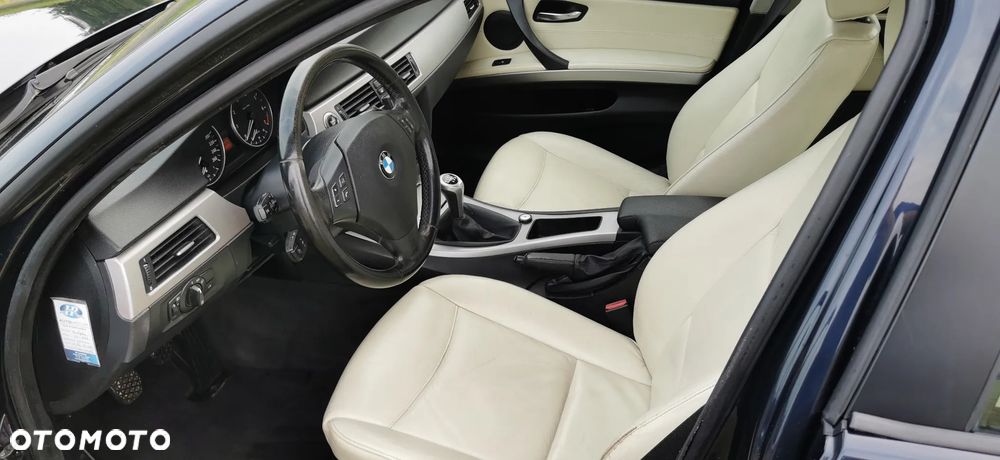BMW Seria 3 318i - 24