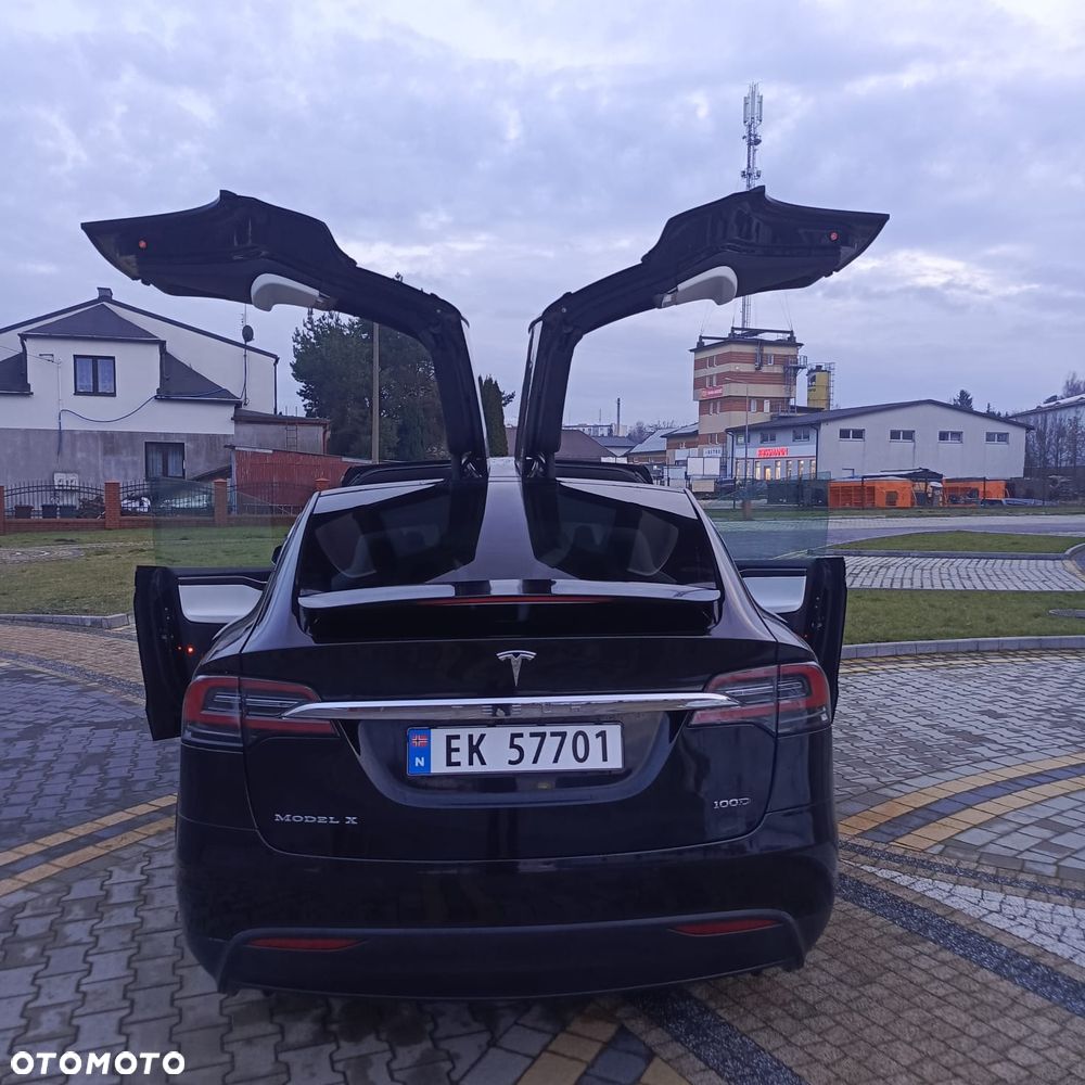 Tesla Model X - 38