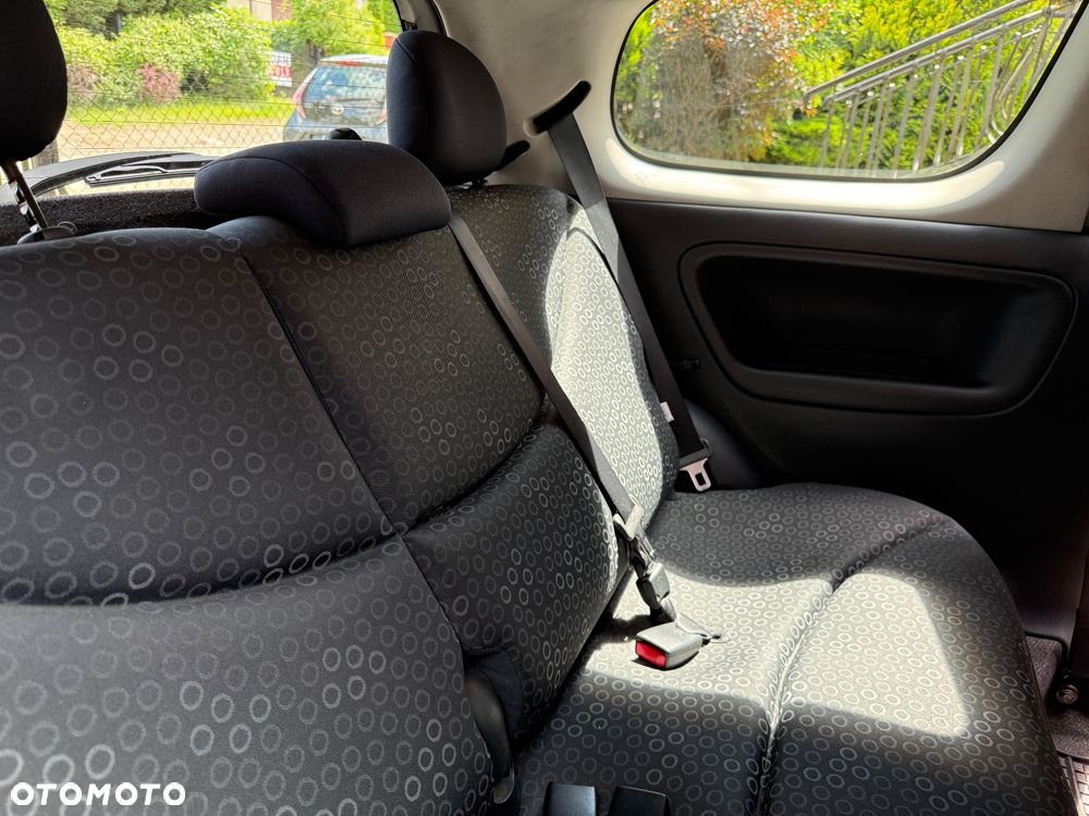 Toyota Yaris - 16