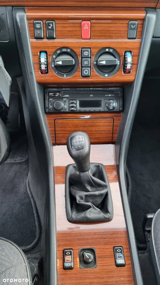 Mercedes-Benz W124 (1984-1993) - 17