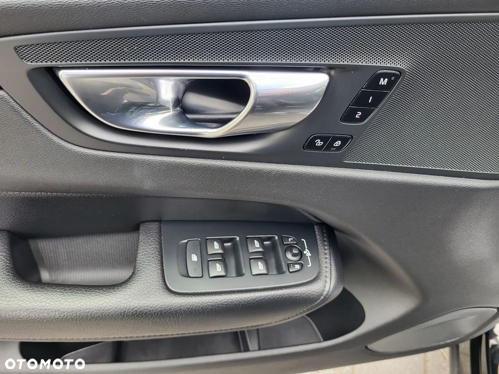 Volvo XC 60 B4 B Geartronic Momentum Pro - 11