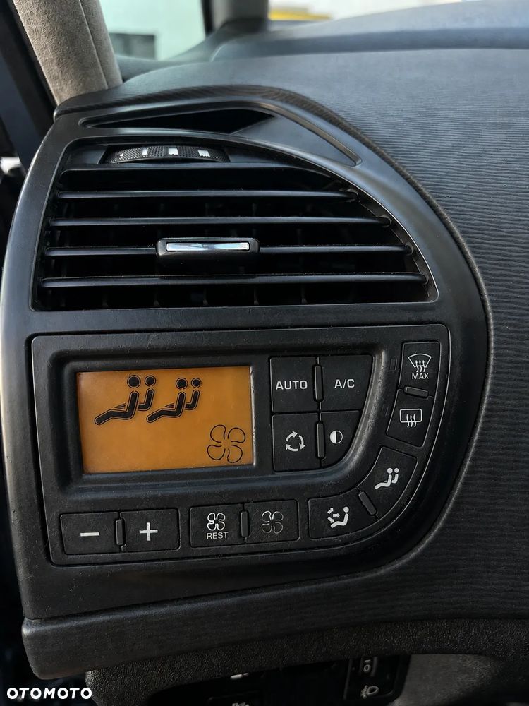 Citroën C4 Picasso - 25