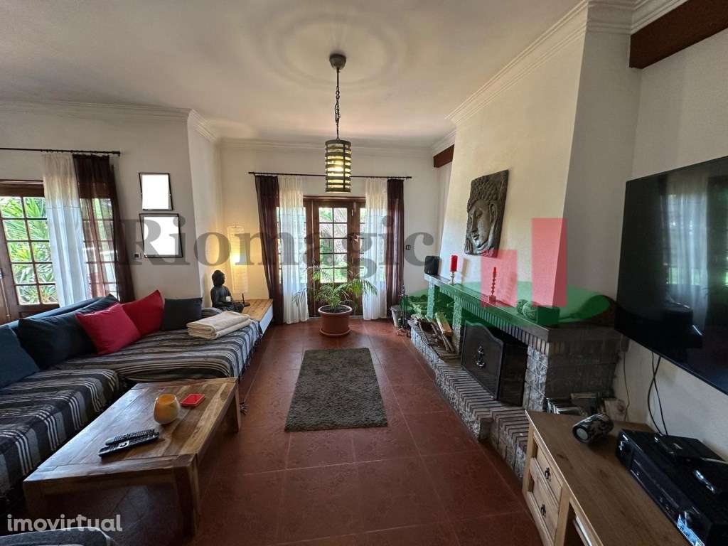 Moradia V3 com Piscina, Jardim e Garagem no Alto Nobre - Nadadouro ... - Grande imagem: 3/21