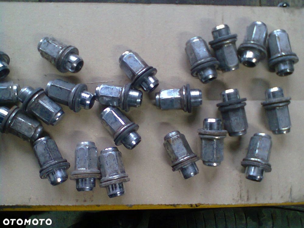 nakrętka zabezpieczenie kół Toyota Land Cruiser - 7