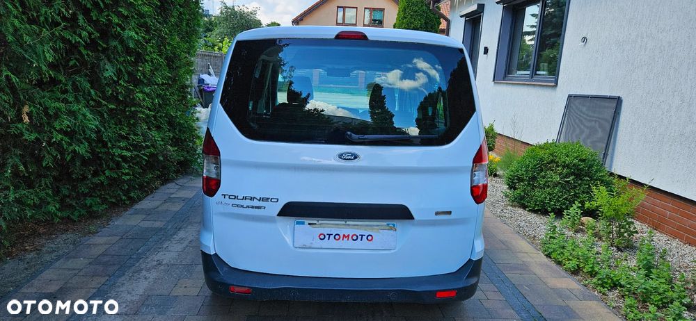 Ford Courier - 4
