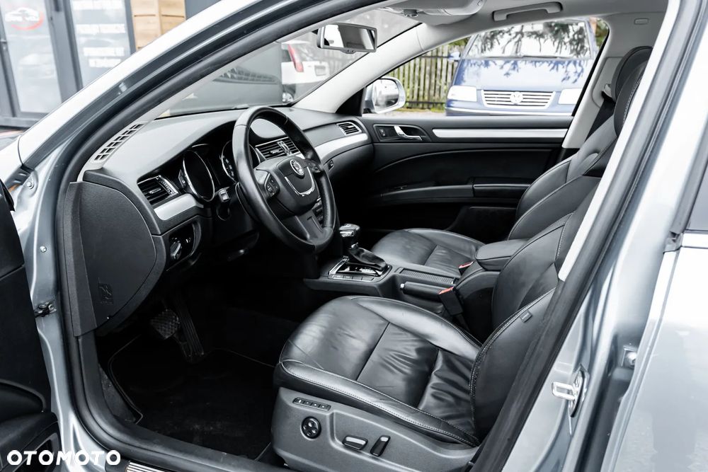Skoda Superb 3.6 V6 4x4 DSG Elegance - 16