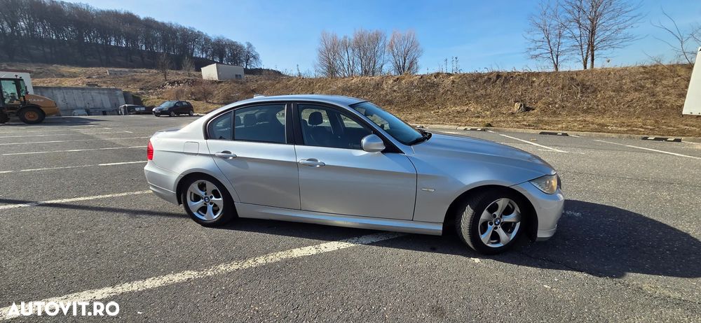 BMW Seria 3 320d DPF Efficient Dynamics Edition - 11