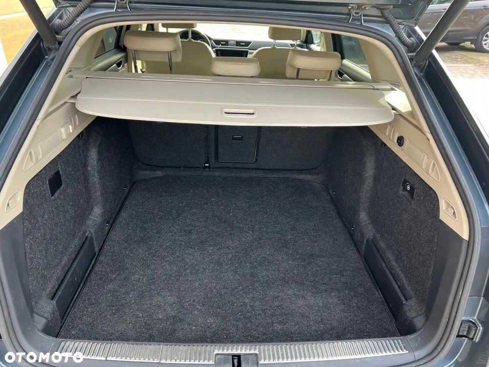 Skoda Superb 2.0 TDI DSG Premium Edition - 11