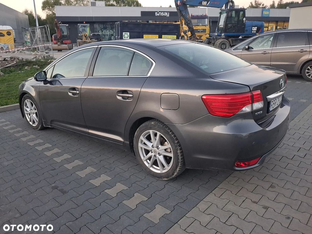 Toyota Avensis 2.0 D-4D Premium - 2