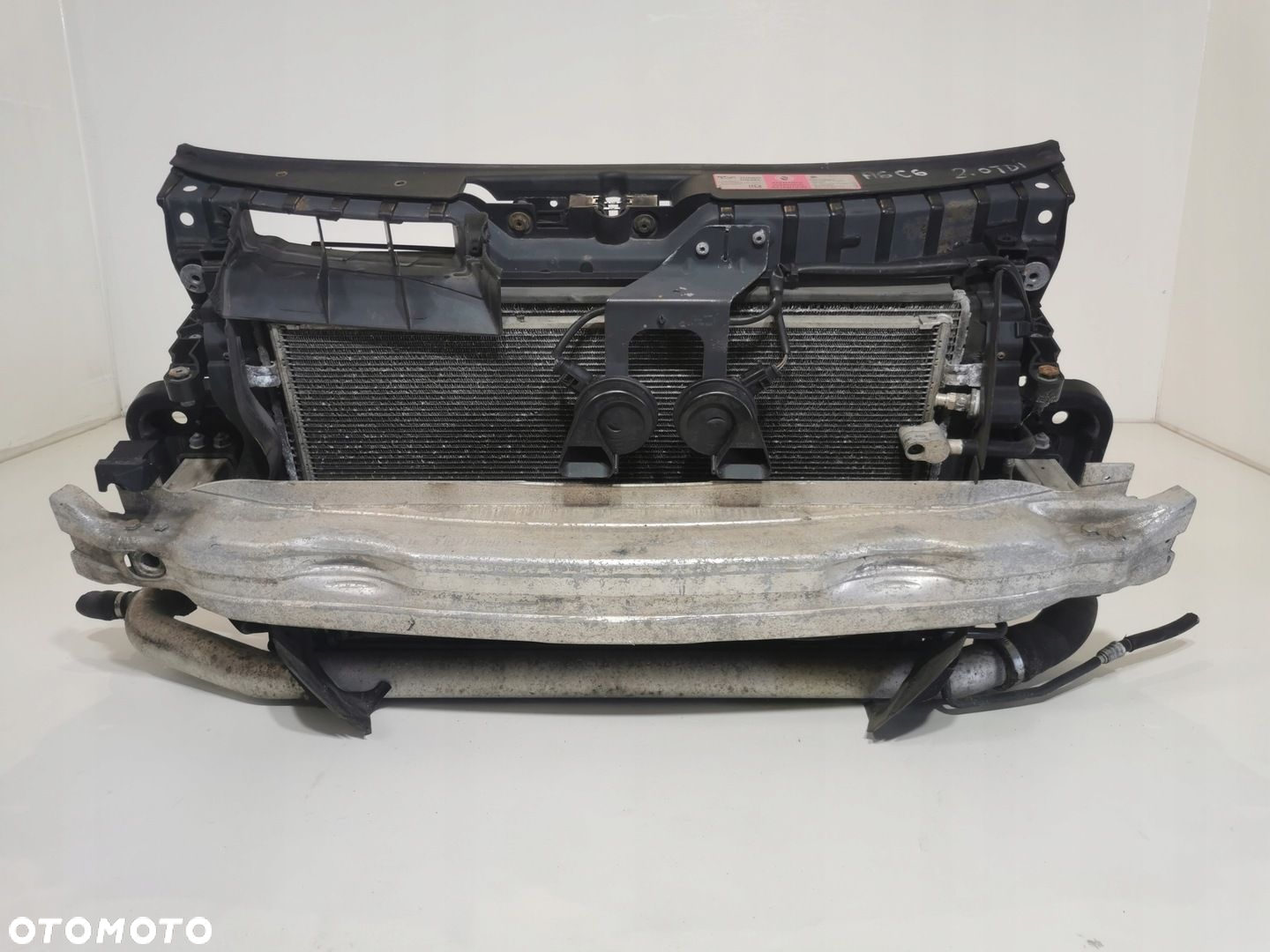 PAS PRZEDNI CHŁODNICA AUDI A6 C6 04-11 2.0 TDI - 2