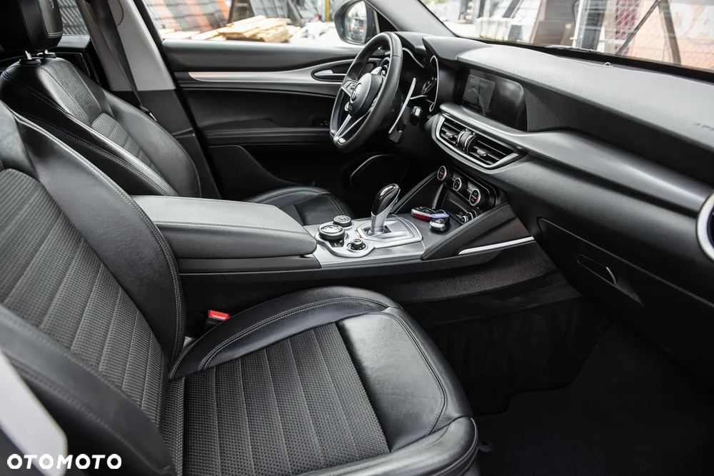Alfa Romeo Stelvio - 33