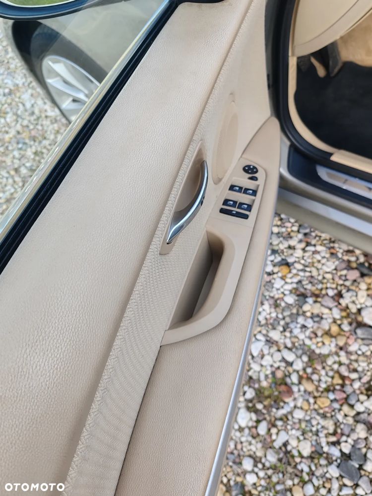 BMW Seria 3 320i - 9