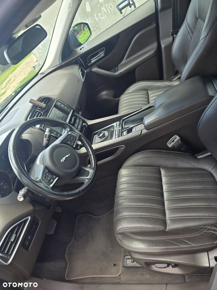 Jaguar F-Pace 2.0 i4D AWD Pure - 6