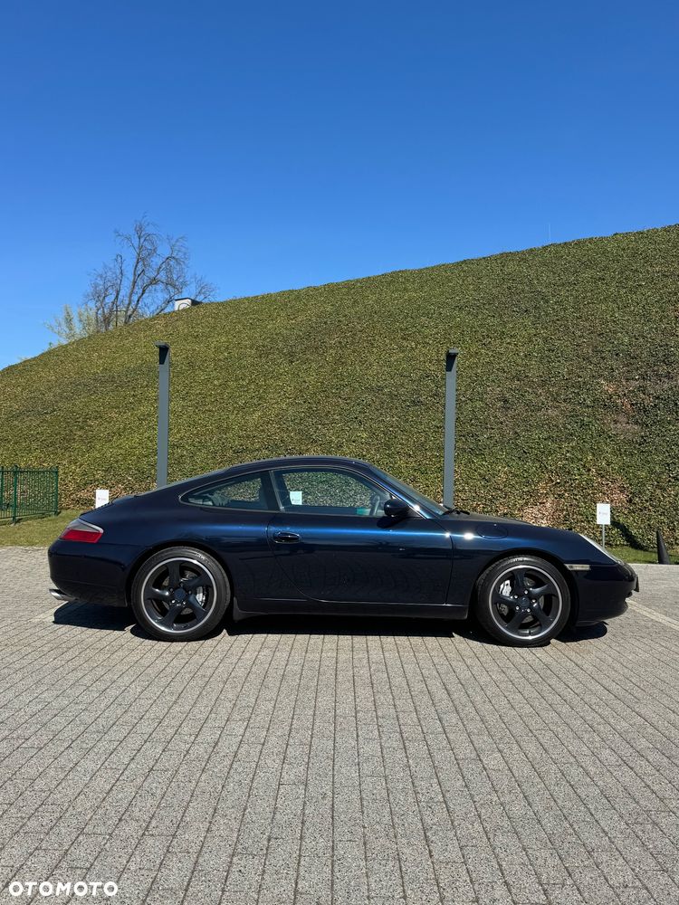 Porsche 911 Carrera 4 - 1