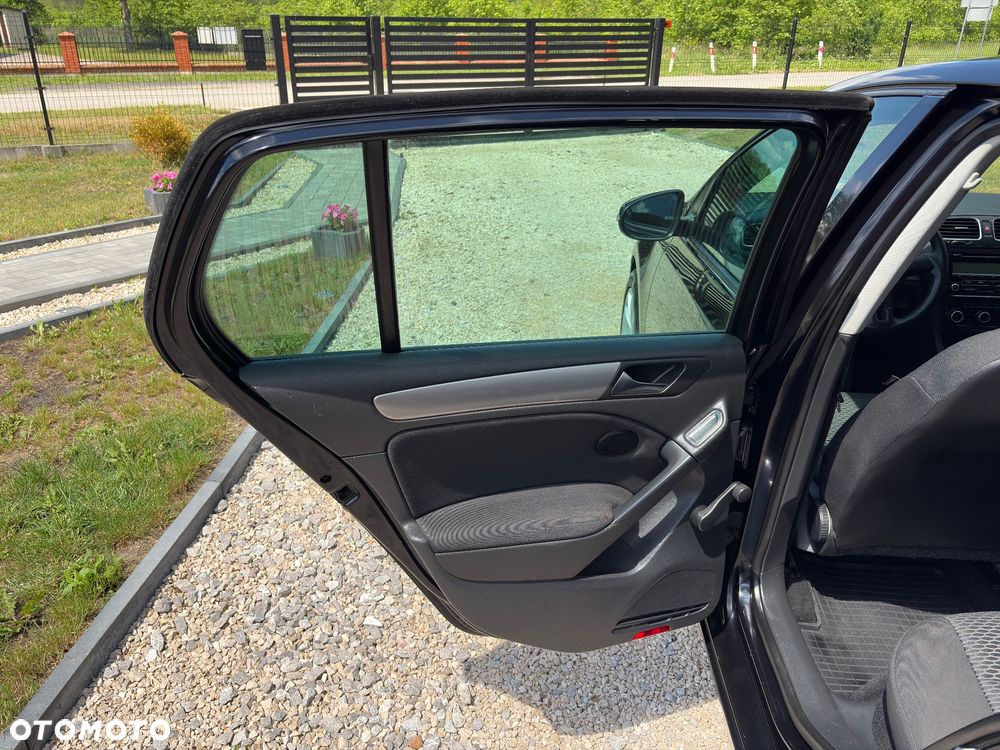 Volkswagen Golf - 22