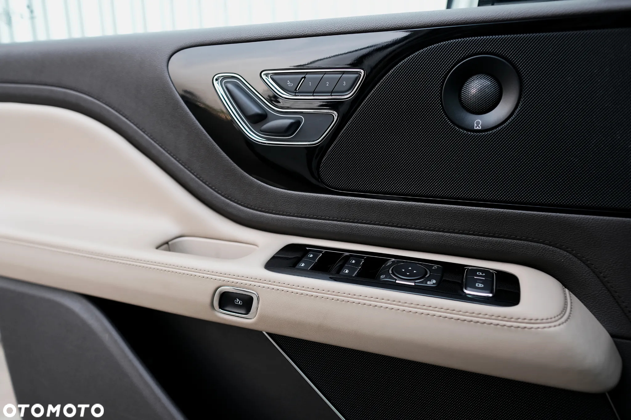 Lincoln Aviator - 34